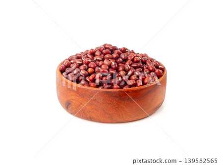 Red adzuki beans isolated, raw azuki bean pile, Vigna angularis legume seeds, dry red mung bean Red adzuki beans isolated, raw azuki bean pile, Vigna angularis legume seeds, dry red mung bean 139582565
