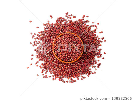 Red adzuki beans isolated, raw azuki bean pile, Vigna angularis legume seeds, dry red mung bean Red adzuki beans isolated, raw azuki bean pile, Vigna angularis legume seeds, dry red mung bean 139582566