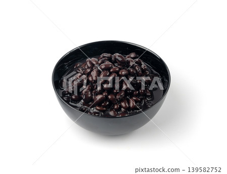 Black beans, cooked bean piles, baked legume, canned dark beans, rajma, Phaseolus vulgaris Black beans, cooked bean piles, baked legume, canned dark beans, rajma, Phaseolus vulgaris 139582752