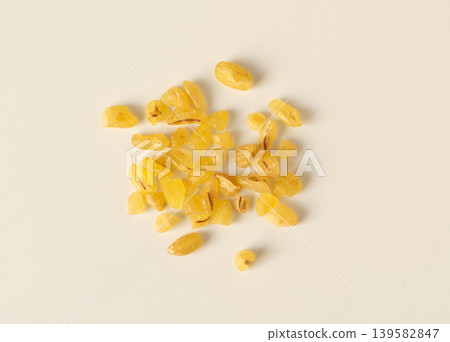 Raw bulgur closeup, dry bulghur, parboiled cracked wheat groats 139582847