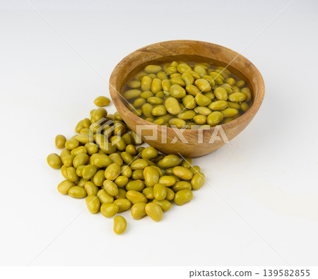 Edamame beans isolated. Green soy bean pile, cooked young soybean, boiled Japanese pea Edamame beans isolated. Green soy bean pile, cooked young soybean, boiled Japanese pea 139582855