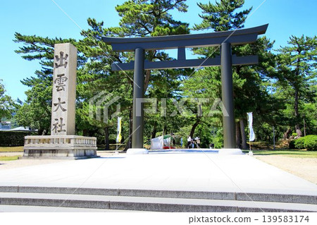 Seeking the threads of fate, I head to the Yakumo-tatsu Grand Shrine... Izumo Taisha [The Great Torii Gate of Seiryu] 139583174