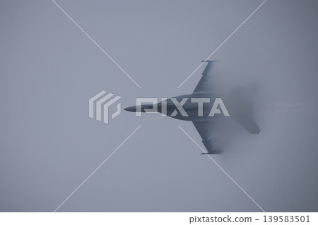 F/A-18 超級大黃蜂戰鬥機噴出蒸氣錐 139583501