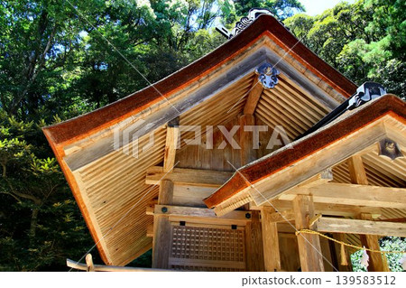 Seeking the threads of fate, I head to the Yakumo-tatsu Grand Shrine... Izumo Taisha's subsidiary shrine, Soga-sha. 139583512