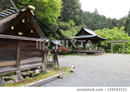 京都市山科區日向神社的庭院景色。 京都市山科區日向神社的庭院景色。 139583521