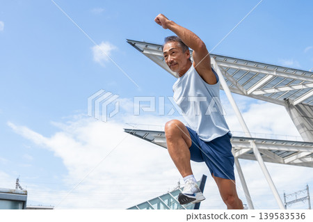 Senior man doing training Senior man doing training 139583536