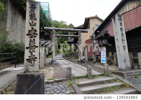 A view of the entrance to the approach to Hyuga Grand Shrine in Yamashina Ward, Kyoto City. A view of the entrance to the approach to Hyuga Grand Shrine in Yamashina Ward, Kyoto City. 139583865