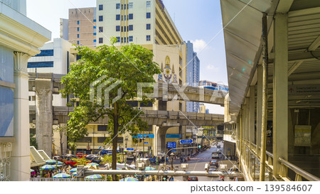 泰國曼谷，拉差丹利路至拉瑪一世路口，BTS高架橋，曼谷，泰國 139584607