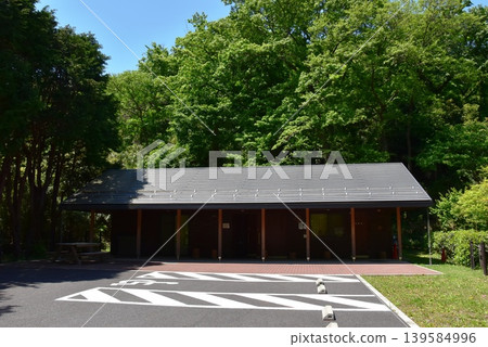 Kamakura City: North Management Office of Yamazaki-Daifune Green Space and fresh greenery Kamakura City: North Management Office of Yamazaki-Daifune Green Space and fresh greenery 139584996