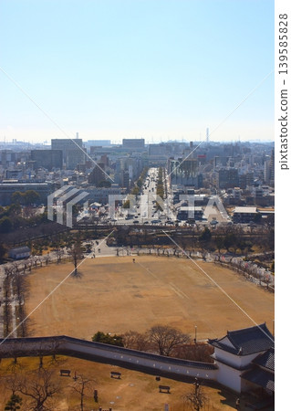 【姬路市】姬路城:從天守閣俯瞰姬路市景。國寶,世界遺產。 【姬路市】姬路城:從天守閣俯瞰姬路市景。國寶,世界遺產。 139585828
