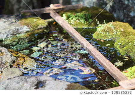 Water basin, ripples, spring water, moss, Mie Prefecture 139585882