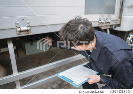 40 something worker 139585890