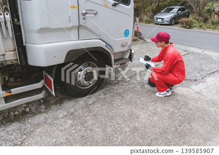 40 something worker 139585907
