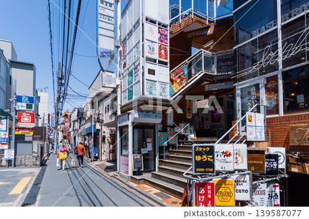 Okubo Station South Exit on the Chuo Line: A restaurant district with a Taiwanese temple. 139587077