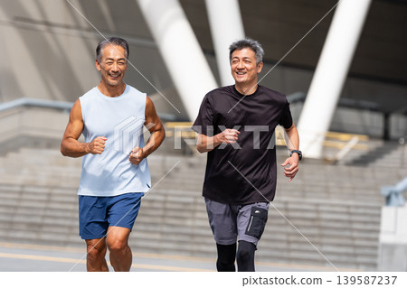 慢跑的老人 慢跑的老人 139587237