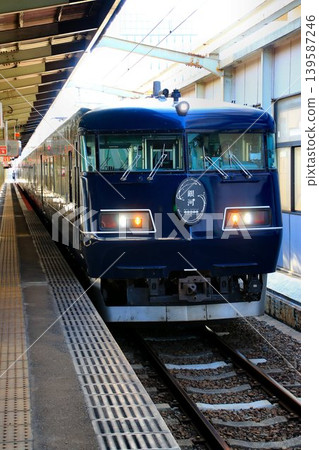 The night train that spins the threads of the relationship goes to the Izumo country where Yakumo stands... "WaistExpress Ginga" Series 117 The night train that spins the threads of the relationship goes to the Izumo country where Yakumo stands... "WaistExpress Ginga" Series 117 139587246