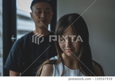女性和男性的肖像 139587459