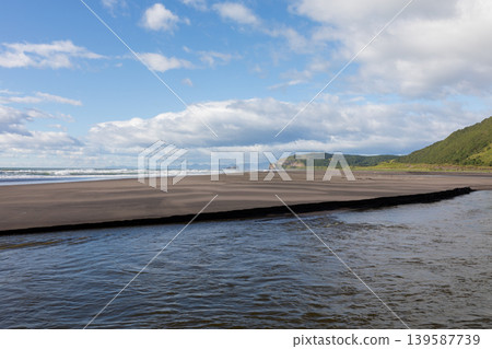 Wide view of Khalaktyrsky Beach black sand coast and Pacific Ocean, Kamchatka Wide view of Khalaktyrsky Beach black sand coast and Pacific Ocean, Kamchatka 139587739