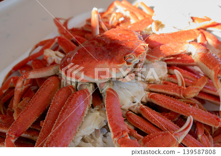Steamed crab legs and whole crab on plate, close up seafood meal background Steamed crab legs and whole crab on plate, close up seafood meal background 139587808