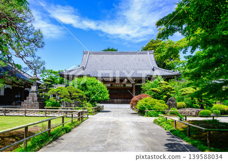 東京都杉併區關泉寺。正殿。由今川宇治真創立。曹洞禪宗。東京的歷史遺址。 東京都杉併區關泉寺。正殿。由今川宇治真創立。曹洞禪宗。東京的歷史遺址。 139588034