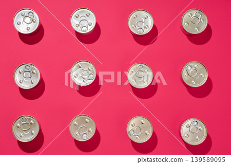 Pattern of metal tin cans on pink background 139589095