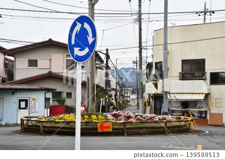 Signpost at a roundabout in Moroyama town_02 Signpost at a roundabout in Moroyama town_02 139589513