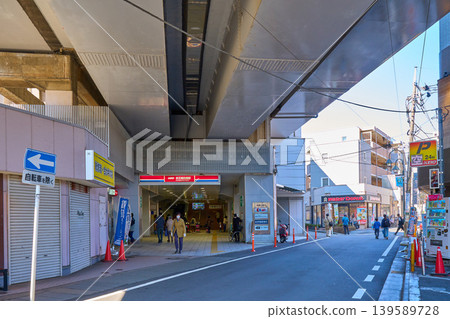 View of the south exit ticket gate of Keio Inadazutsumi Station on the Keio Sagamihara Line in Tama Ward, Kawasaki City, Kanagawa Prefecture. View of the south exit ticket gate of Keio Inadazutsumi Station on the Keio Sagamihara Line in Tama Ward, Kawasaki City, Kanagawa Prefecture. 139589728