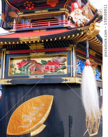 Kasaboko (a type of festival float) featuring a Shōjō (a mythical creature) and embroidered sake cups (Myōken Festival, Yatsushiro City, Kumamoto Prefecture) 139589911