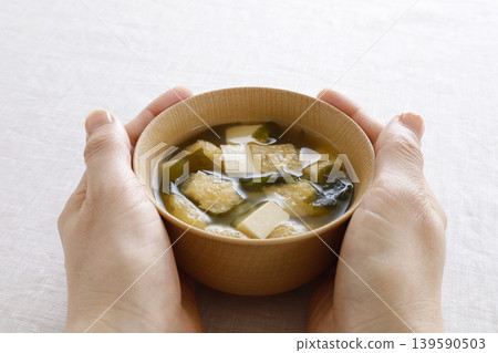 Tofu, wakame and fried miso soup Tofu, wakame and fried miso soup 139590503