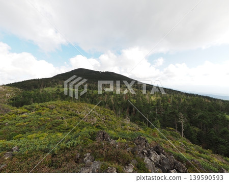 Kitayokodake Mountain in late September (Chino City and Sakuho Town, Nagano Prefecture) Kitayokodake Mountain in late September (Chino City and Sakuho Town, Nagano Prefecture) 139590593