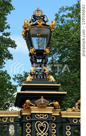 Closeup View of Decorative Lamp Fitting on Buckingham Palace Public Gardens Entrance Gate in London 139590682