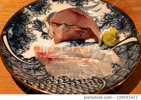美味的竹莢魚和鯛魚刺身 美味的竹莢魚和鯛魚刺身 139591421