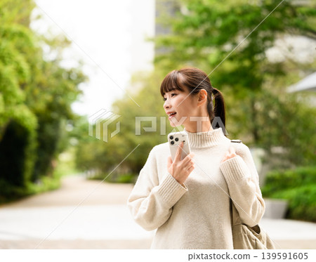 Women own smartphones Women own smartphones 139591605