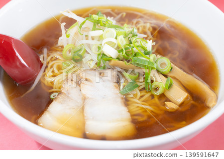 當地一家中國餐館的美味拉麵 139591647