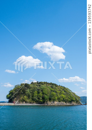 The sea of Minamisanriku sparkles under a clear sky - a healing natural landscape. 139593742