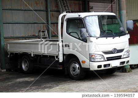 White Truck White Truck 139594057