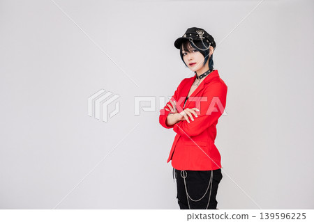 酷炫的龐克風女模特 酷炫的龐克風女模特 139596225