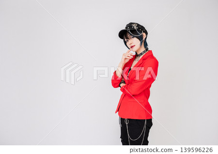 酷炫的龐克風女模特 139596226