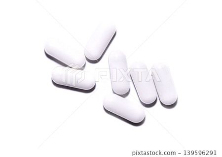 White oval prescription pills isolated on white background macro White oval prescription pills isolated on white background macro 139596291