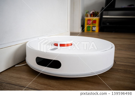 Robot vacuum cleaner cleaning wooden floor Robot vacuum cleaner cleaning wooden floor 139596498