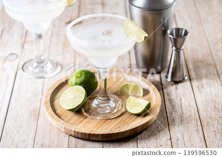 Classic margarita cocktail with lime and salt rim Classic margarita cocktail with lime and salt rim 139596530