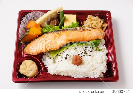 Thick-sliced silver salmon bento Thick-sliced silver salmon bento 139600795