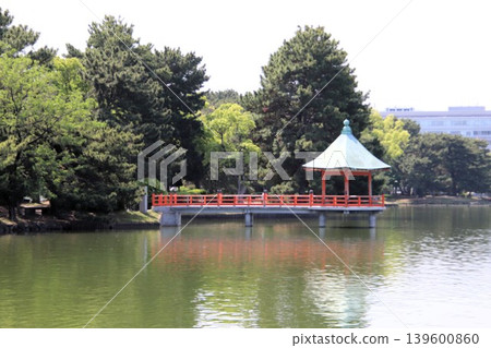 福岡市大濠公園內的浮見堂 福岡市大濠公園內的浮見堂 139600860
