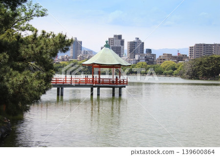 福岡市大濠公園內的浮見堂 福岡市大濠公園內的浮見堂 139600864