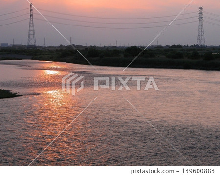 The sun's red light extended about 4 kilometers upstream to the Kamijō Bridge (June 2, 2013). View west from the Shin-Kamijō Bridge. The sun's red light extended about 4 kilometers upstream to the Kamijō Bridge (June 2, 2013). View west from the Shin-Kamijō Bridge. 139600883