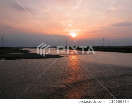 Looking west from Shinjo-Ohashi Bridge (June 2, 2013). This view best captures the essence of the Tone River. Looking west from Shinjo-Ohashi Bridge (June 2, 2013). This view best captures the essence of the Tone River. 139600884