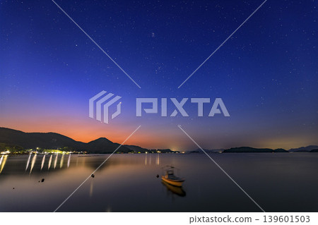 瀨戶內夏日的星空：獵戶座在清晨的天空中升起 139601503