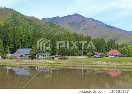 五月的山村 五月的山村 139601527