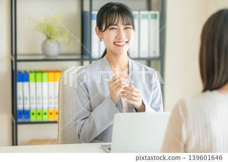 Business woman having a meeting Business woman having a meeting 139601646