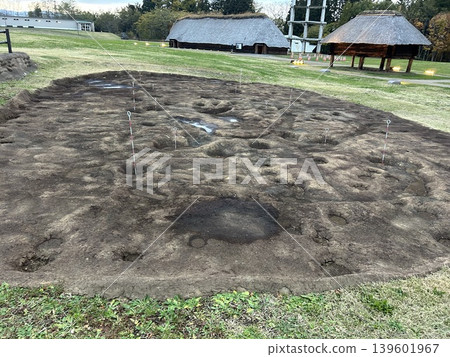 This is the site of a pit dwelling excavated at the Sannai-Maruyama archaeological site, a historical site in Aomori City, Aomori Prefecture. This is the site of a pit dwelling excavated at the Sannai-Maruyama archaeological site, a historical site in Aomori City, Aomori Prefecture. 139601967
